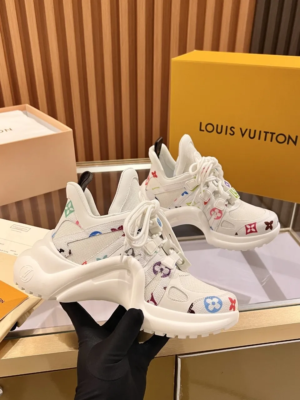 👟👟Ex-factory price 720👟👟 This three-color LV is different. 2025 new Murakami Takashi co-branded black three-color LV fancy button model Archlight donkey brand hardware casual sports dad shoes with an increased heel height of about 5.5cm, 35-41 white letter buckle